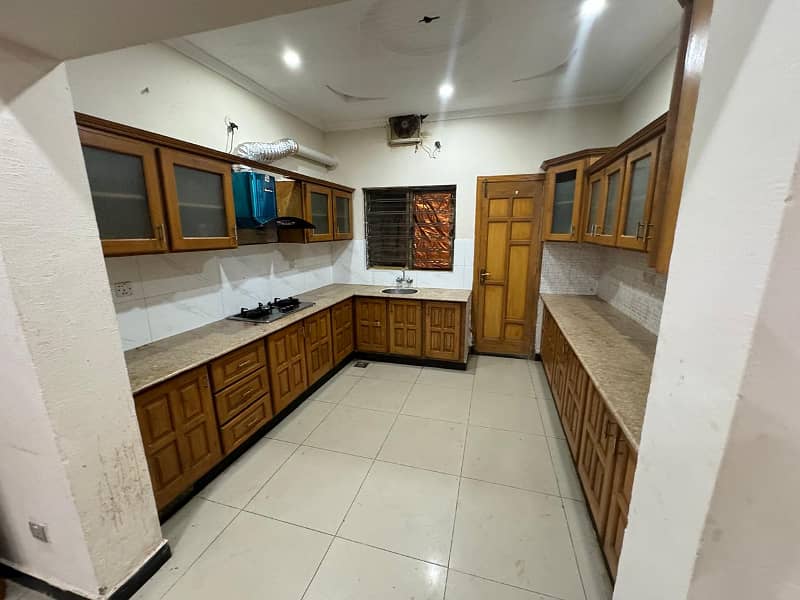 Upper portion 10 Marla available for rent in phase 4 bahria town Rawalpindi 10