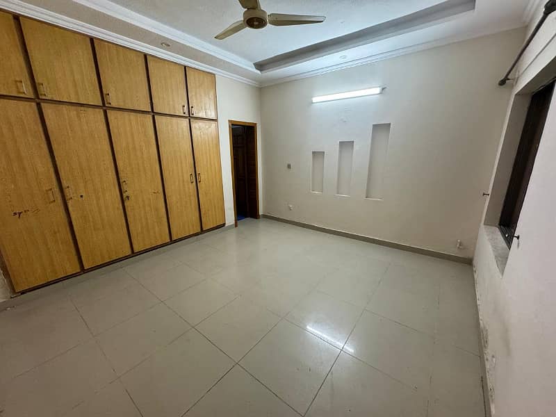 Upper portion 10 Marla available for rent in phase 4 bahria town Rawalpindi 11