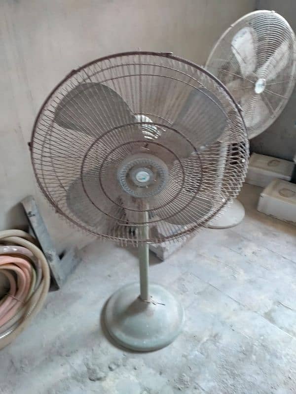 pedestal fans for sell in 0