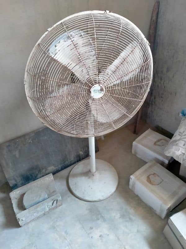 pedestal fans for sell in 1