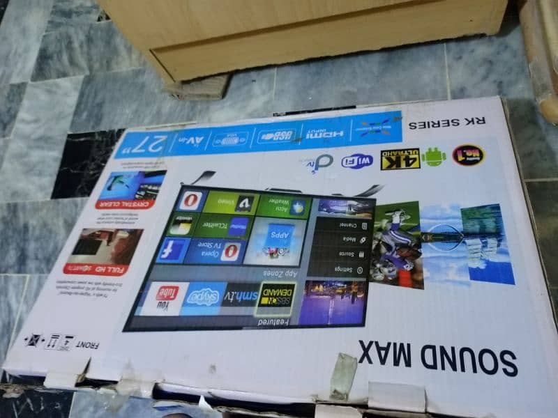 2 LCDs full new condition cheap price full ok 2