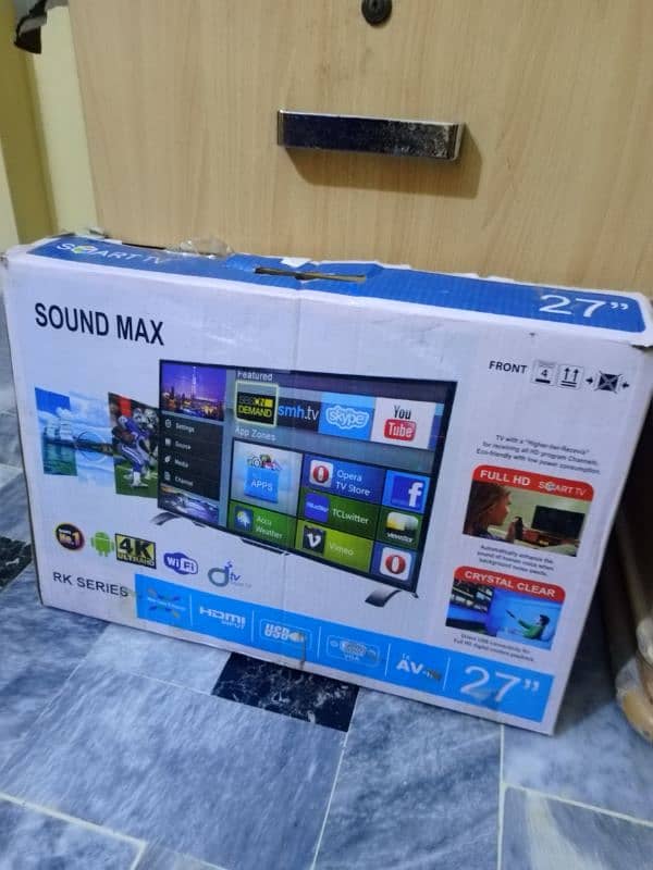 2 LCDs full new condition cheap price full ok 3