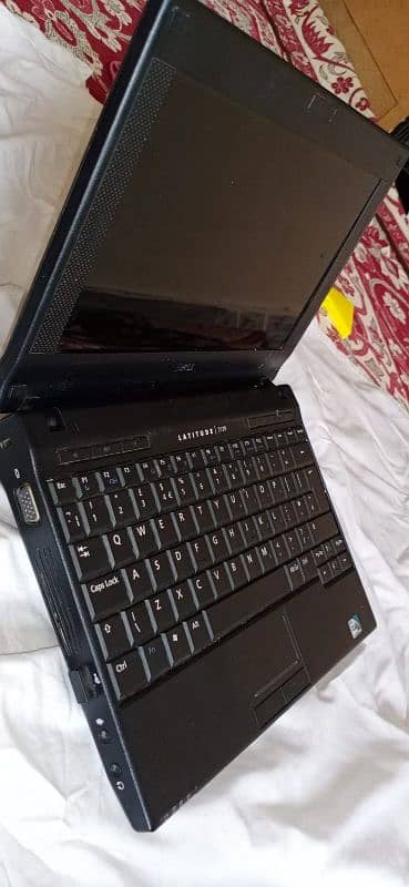 Dell Latitude 2120 4