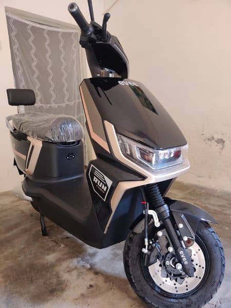 Evee Gen -Z Scooty 1