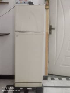 medium size refrigerator for sale no fault gud condition 0