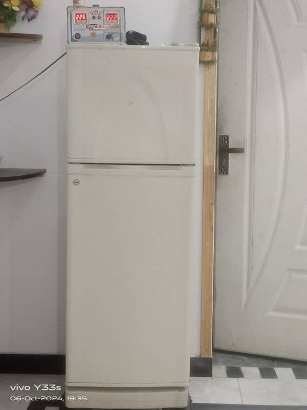 medium size refrigerator for sale no fault gud condition 1