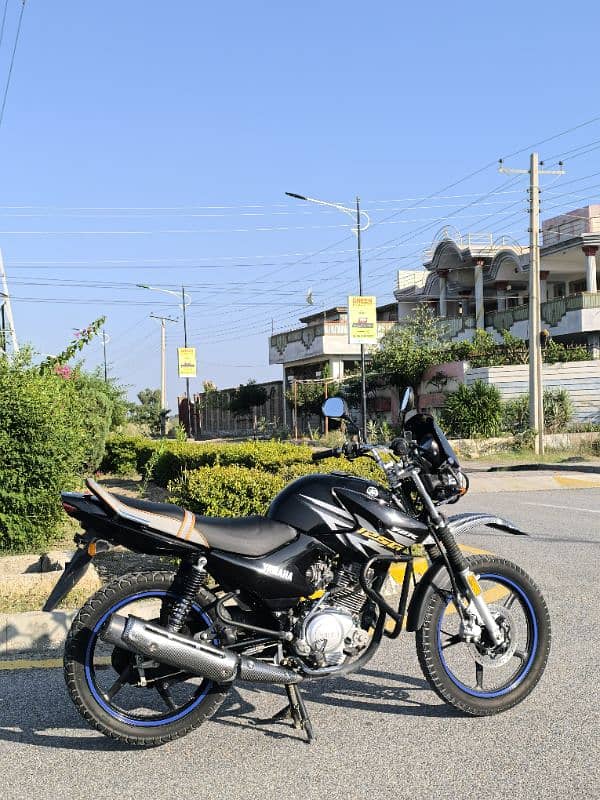 Yamaha YBR G 125 black 3