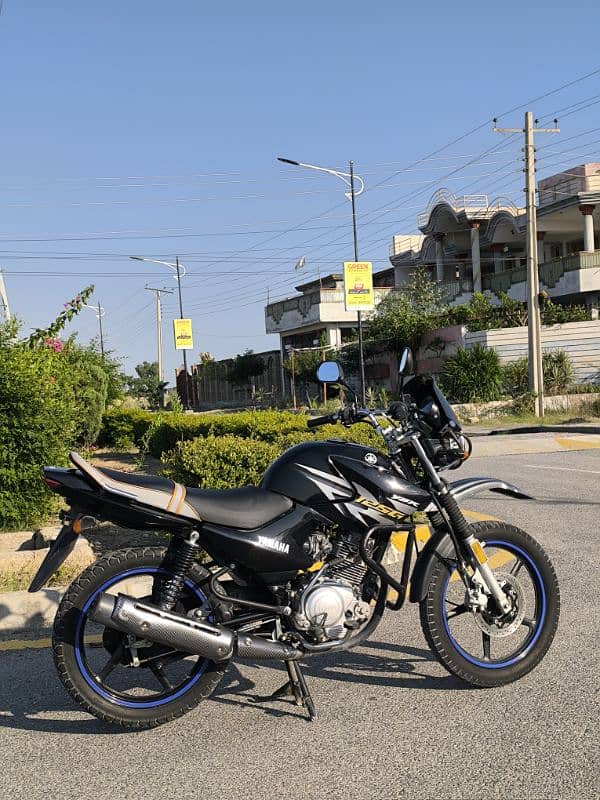 Yamaha YBR G 125 black 4