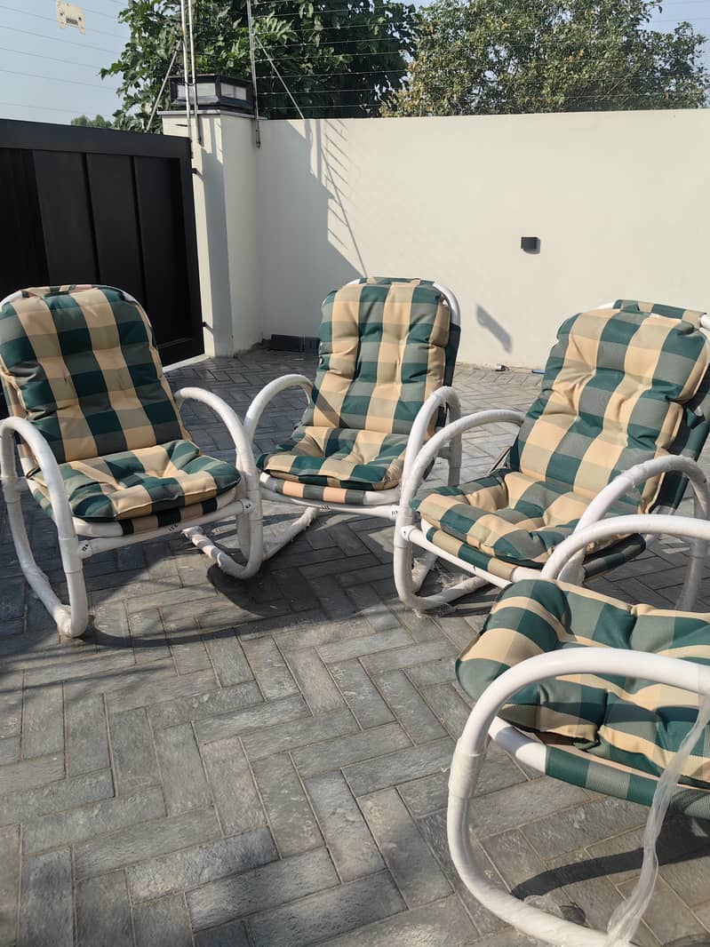 New outdoor chairs 4 Set in green 0