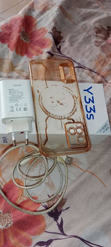 vivo y33s complete box 2 back cover 8+4 128 not open 10/9 condition 3