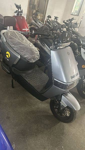 Road King Electric Scooty - Model i9 7