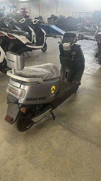 Road King Electric Scooty - Model i9 8