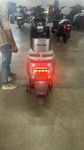 Road King Electric Scooty - Model i9 9