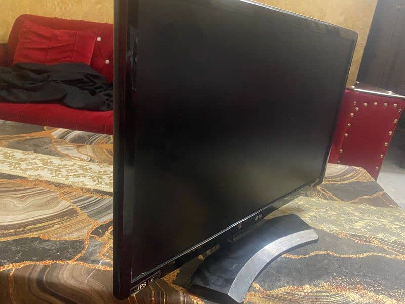 LG 22 inch IPS Computer LED good condition panel break 1