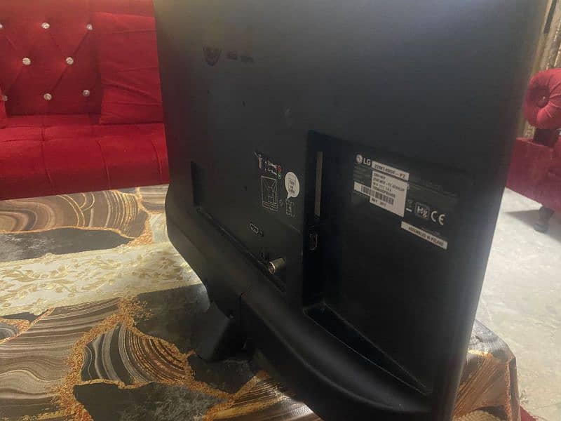 LG 22 inch IPS Computer LED good condition panel break 4