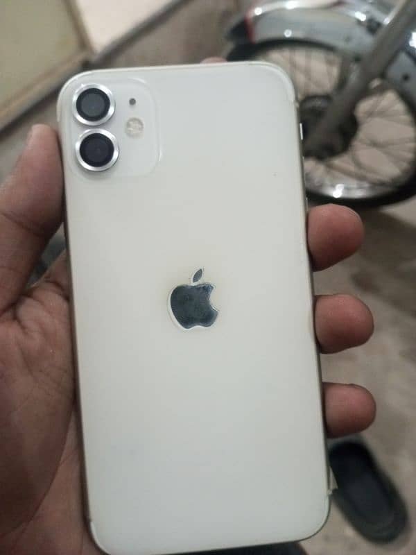 iPhone 11 white color 0