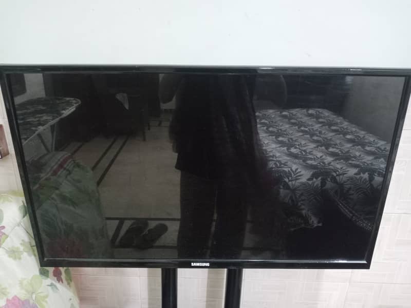 Samsung LCD with Trolly 2