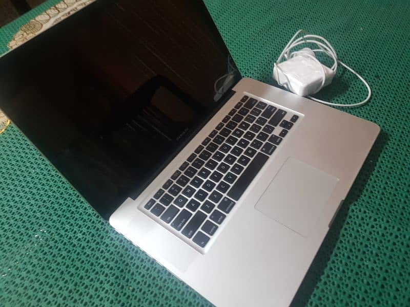 MacBook pro 2010 , with box pack new charger 2