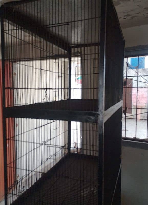 4 Portions Solid Cage for Sale. 3