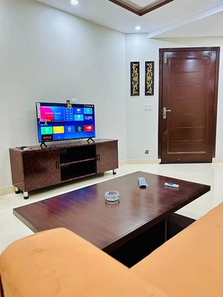 One bedroom VIP apartment for rent on daily basis in bahria town LHR 3