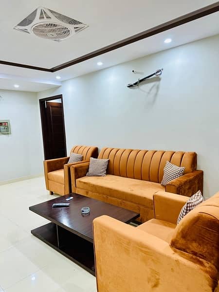 One bedroom VIP apartment for rent on daily basis in bahria town LHR 4