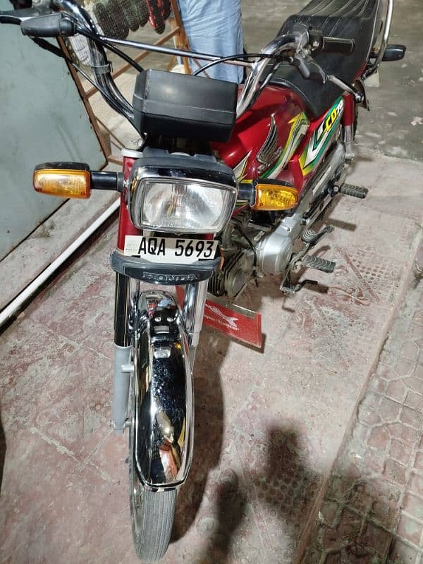 I am offering to sell you CD 70 Bike in Red colour(Honda Company) 1