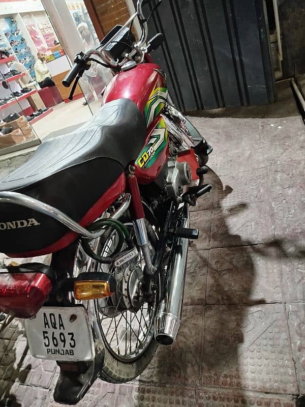 I am offering to sell you CD 70 Bike in Red colour(Honda Company) 2