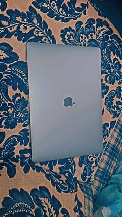 Mac Book Pro 2017 1tb SSD 4gb graphics card 16gb ram