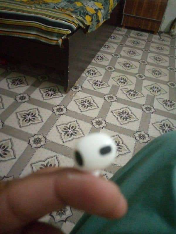 Apple airpod best condition 2