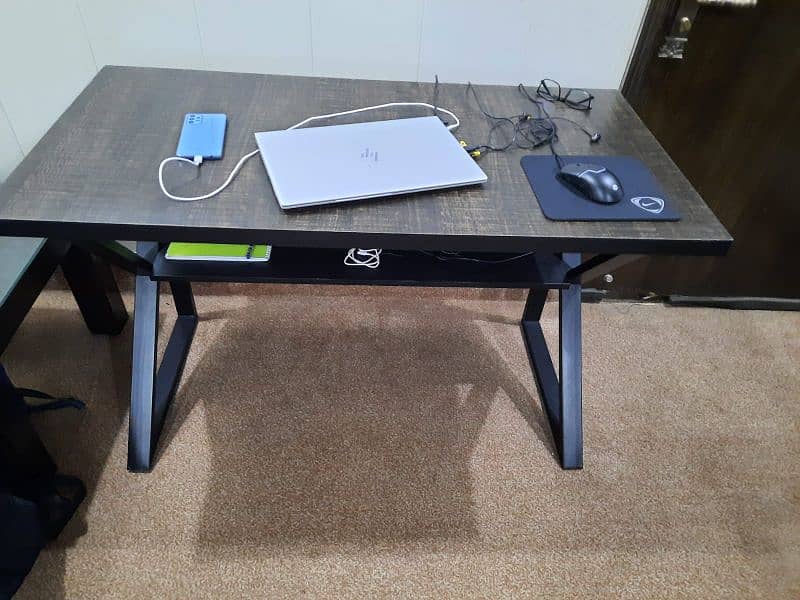 Computer table 1