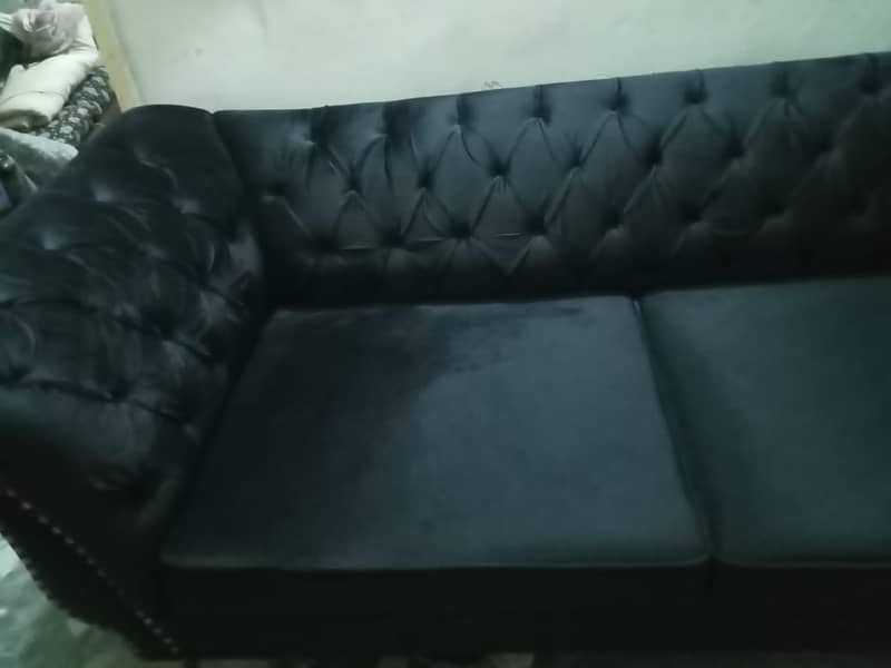 King bed, 2 side table, sofa three setter, dressing table 6