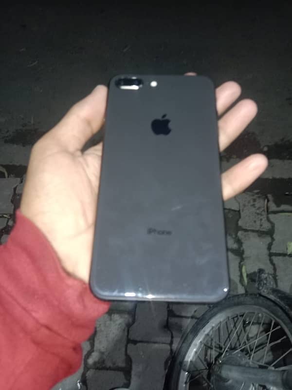 iPhone 8+ 1