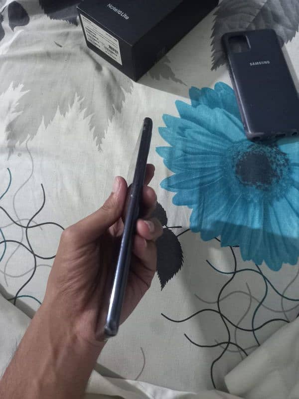 Samsung Galaxy Note 10Lite 3