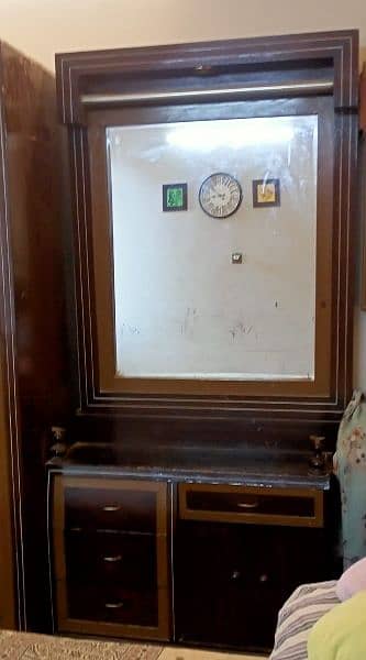 dressing table and devider 2