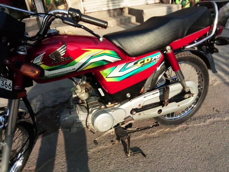 Honda CD 70 model 2023 ha first hand use koi km nhi Hona ha 1