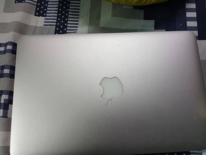 Mac book Air 2015 10/10 condition 0