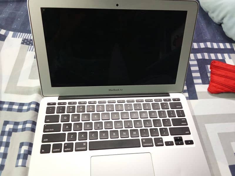 Mac book Air 2015 10/10 condition 1