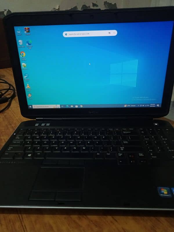 dell laptop with adapter 3