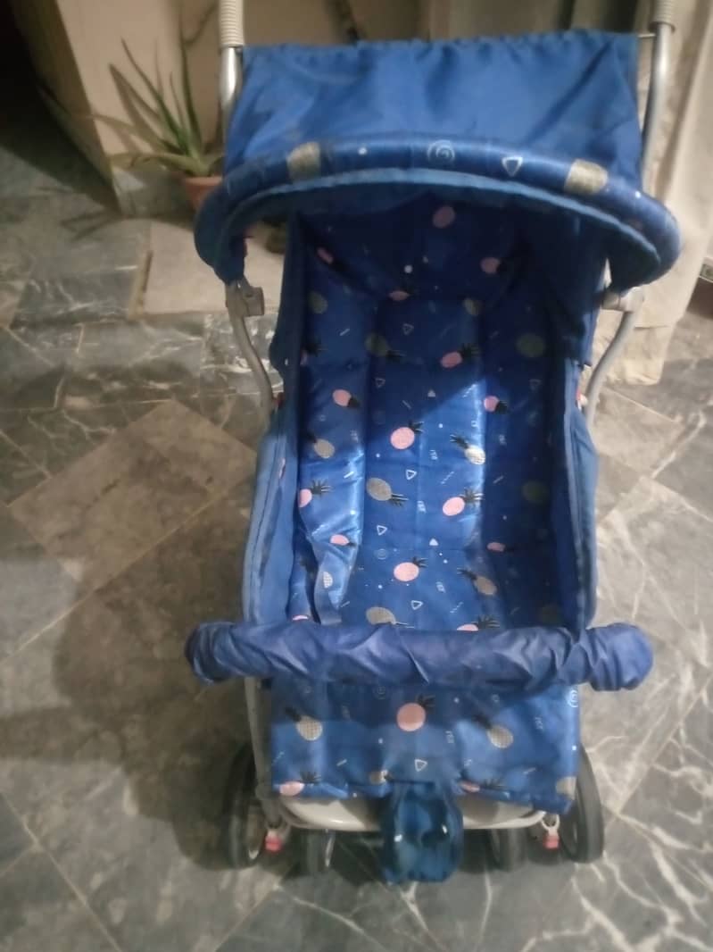 Pram with adjustable position 0