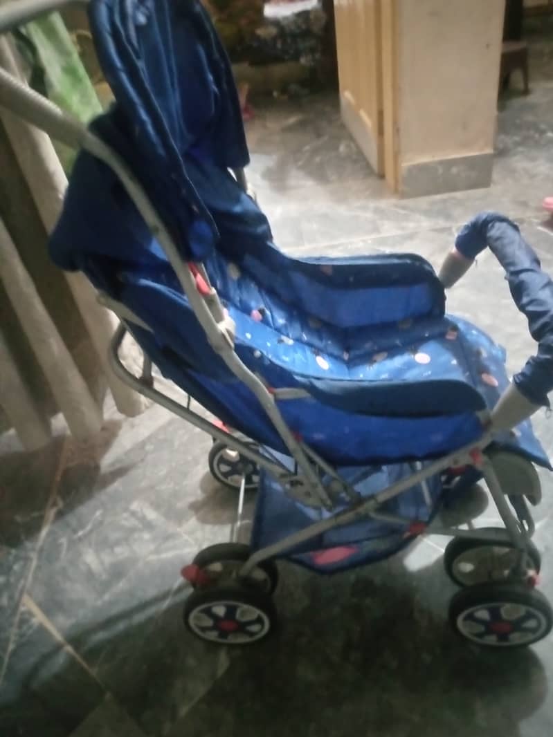 Pram with adjustable position 1