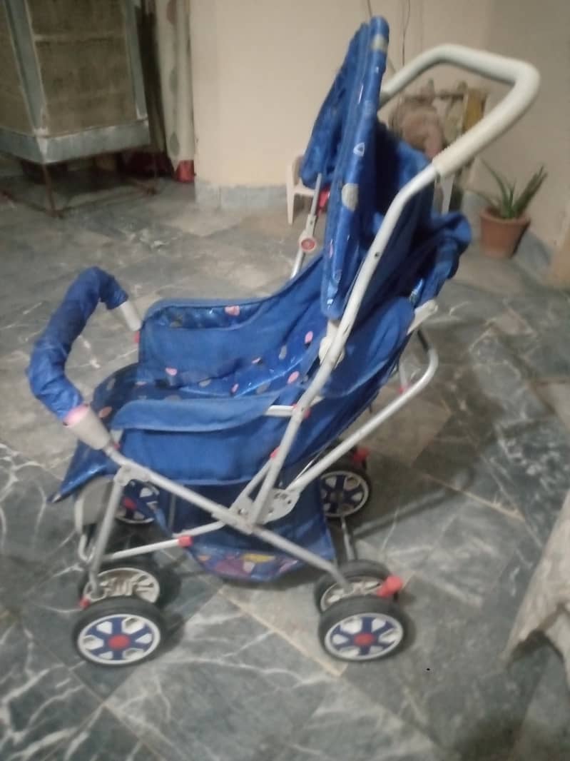 Pram with adjustable position 3