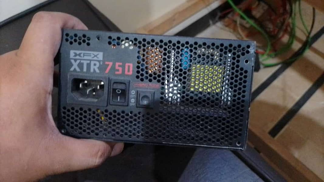 XFX XTR2 750w Gold Plus Power Supply 2