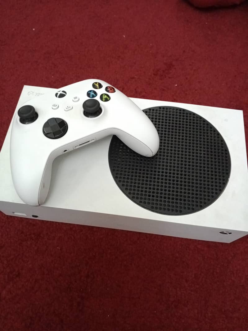 Xbox series s digital edition 512 ssd . slightly used negotiable price 1