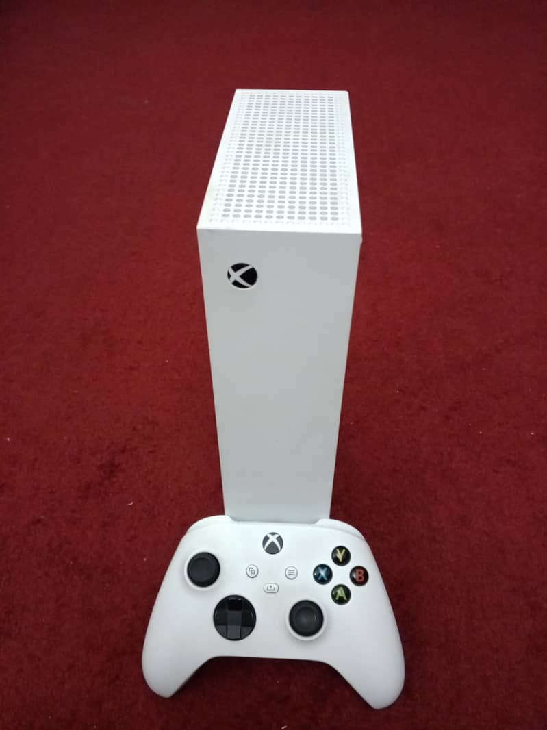 Xbox series s digital edition 512 ssd . slightly used negotiable price 2