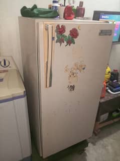 singer room fridge okay condition 03096268762