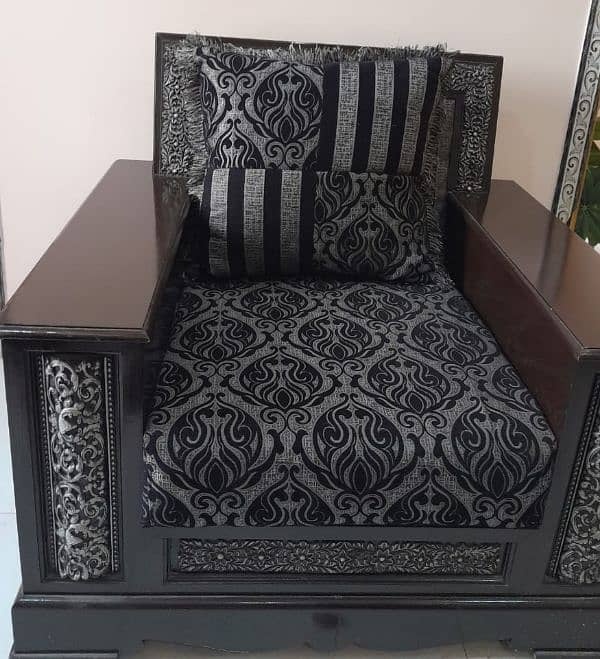 5 seater sofa set centre table with heavy wood work for sale 1