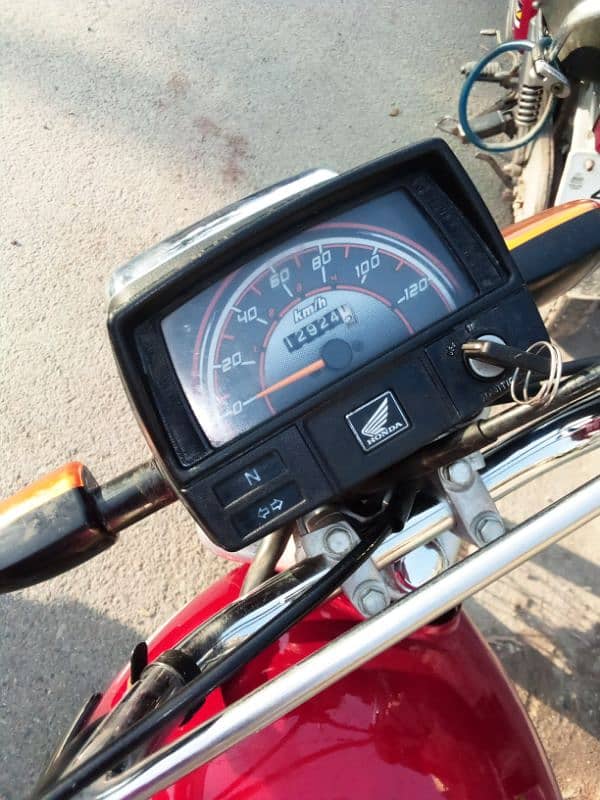 Honda CD 70 model 2023 ha first hand use koi km nhi Hona ha 5