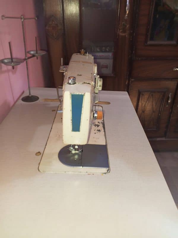 sewing machine 5