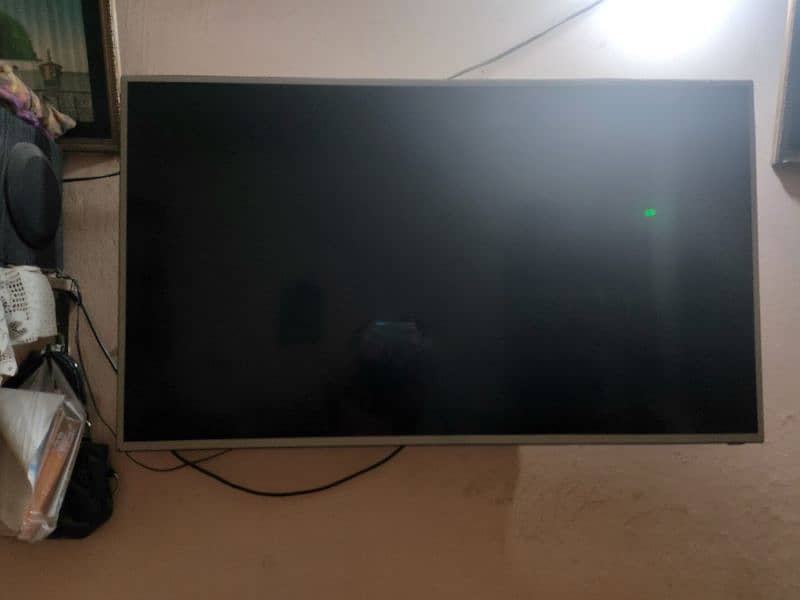 Sony smart led tv 10/9 condition urgent sale 1