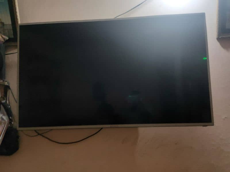 Sony smart led tv 10/9 condition urgent sale 2